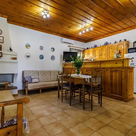 Skopelos Diamantis & Chrisi بيت للعطل *