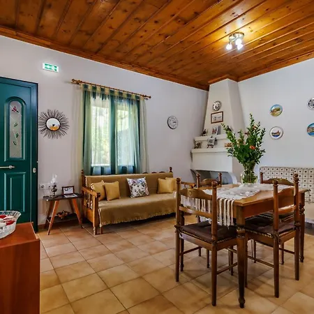 Skopelos Diamantis & Chrisi Agnontas