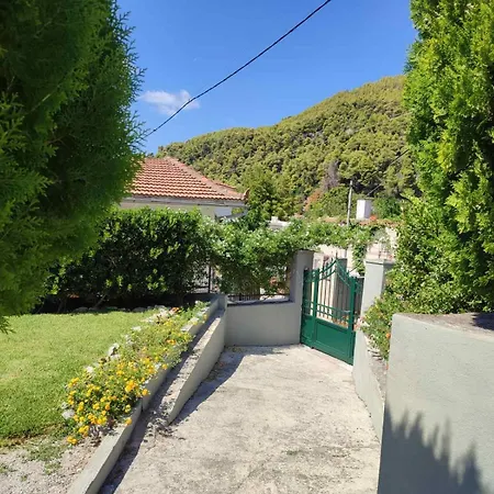 Skopelos Diamantis & Chrisi بيت للعطل