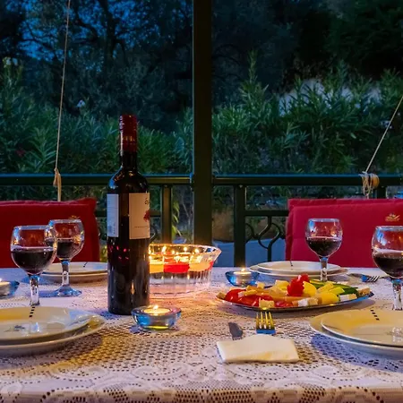 Skopelos Diamantis & Chrisi Agnontas