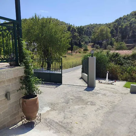 Skopelos Diamantis & Chrisi بيت للعطل *